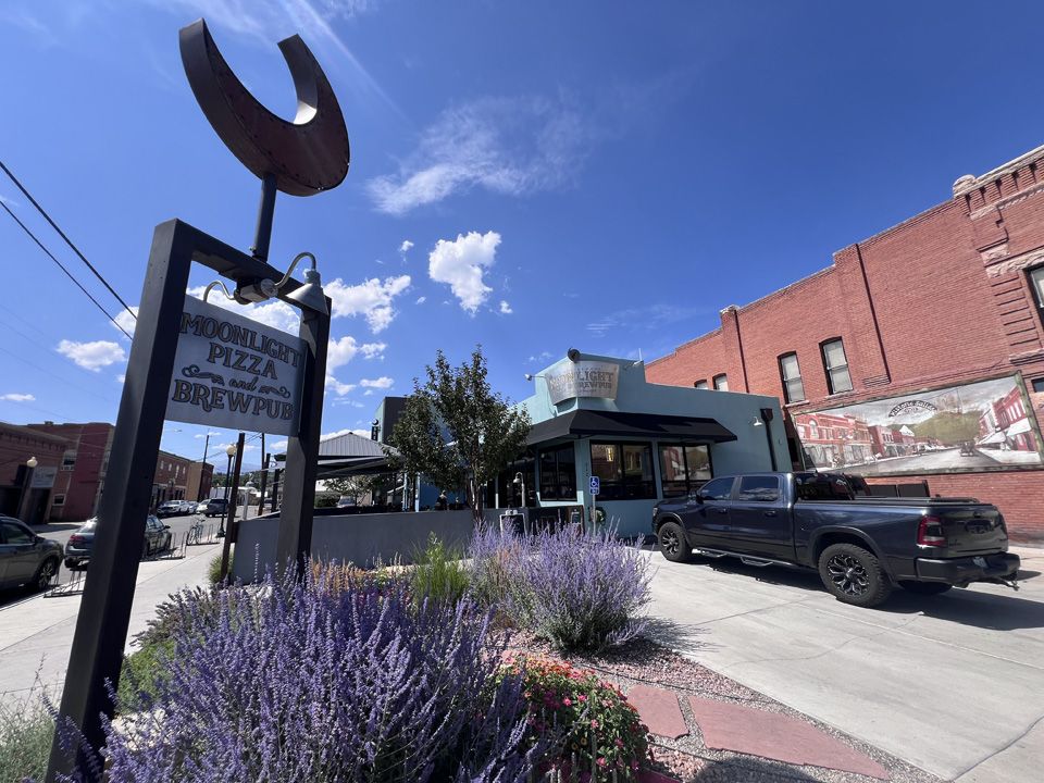 Moonlight Pizza & Brewpub