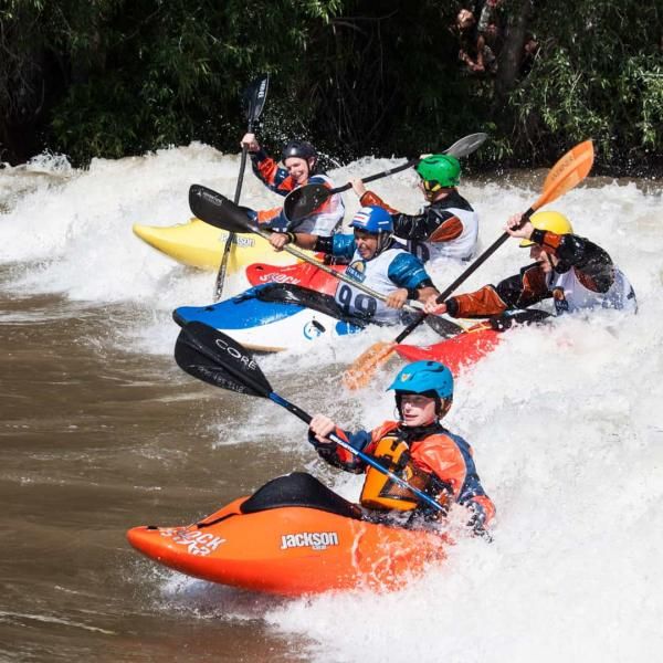 bachelor_bachelorette_04_kayaking