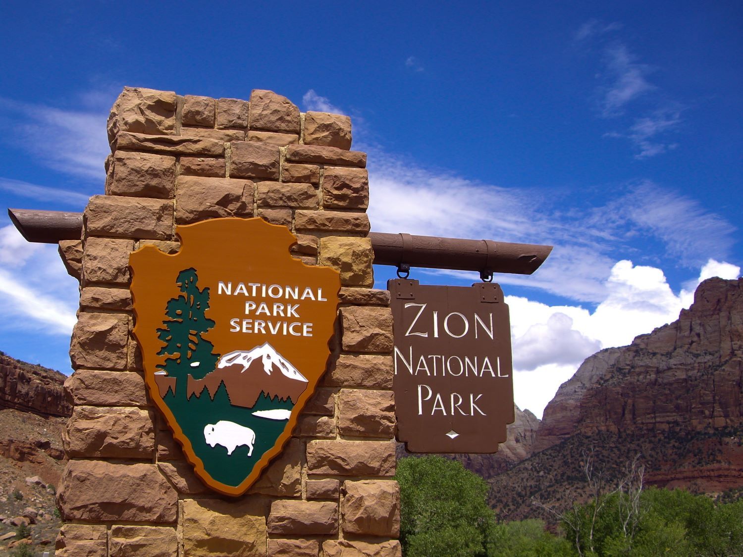 Zion National Park entrance sign and cliffs